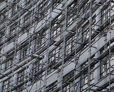 Roof renovation scaffolding Blackburn – safe roofline platforms